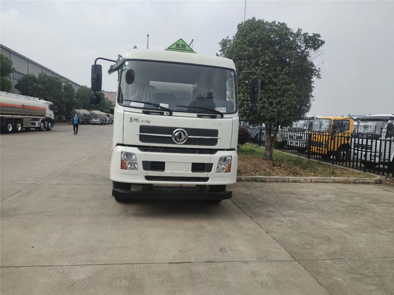 14.3方東風天錦 油罐車