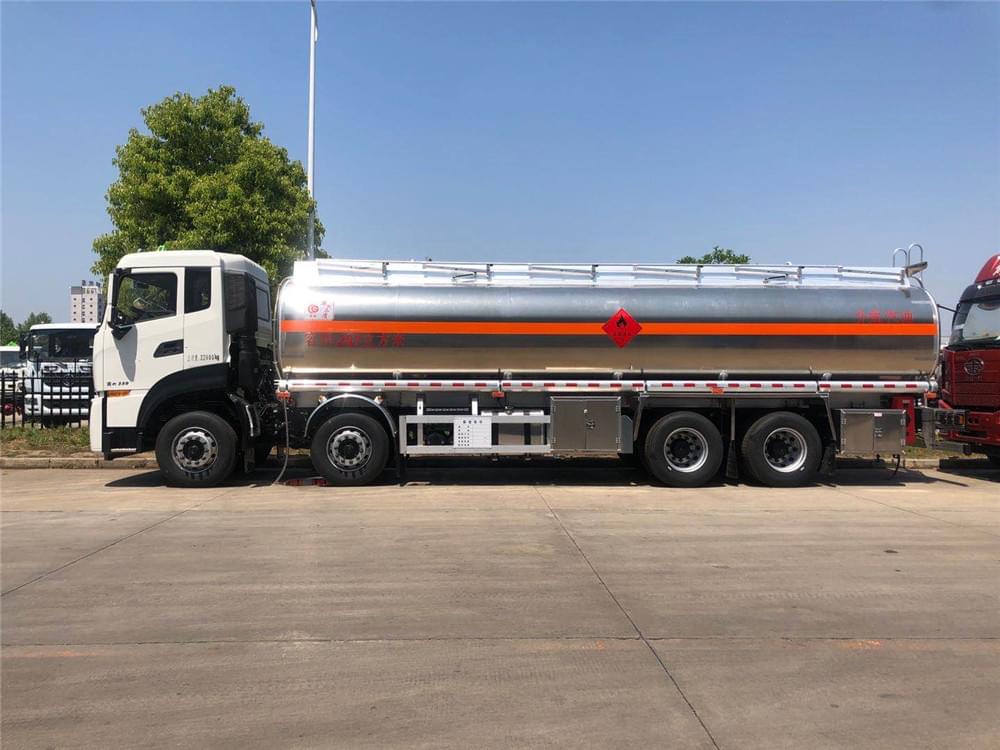 25.2 東風天龍前四后八鋁合金運油車