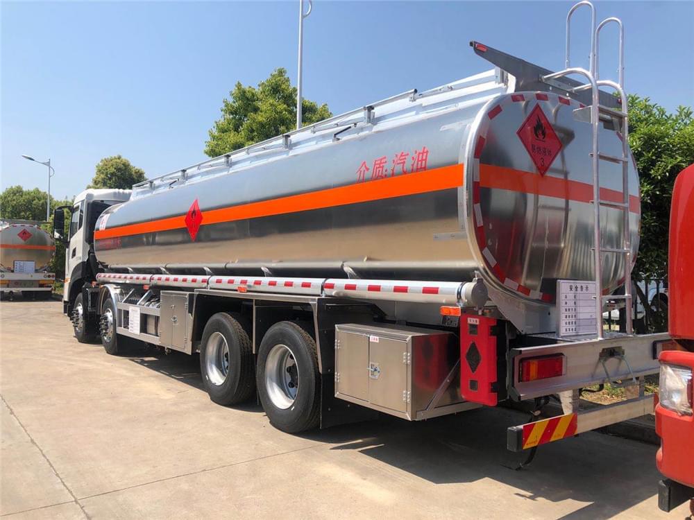 25.2 東風天龍前四后八鋁合金運油車