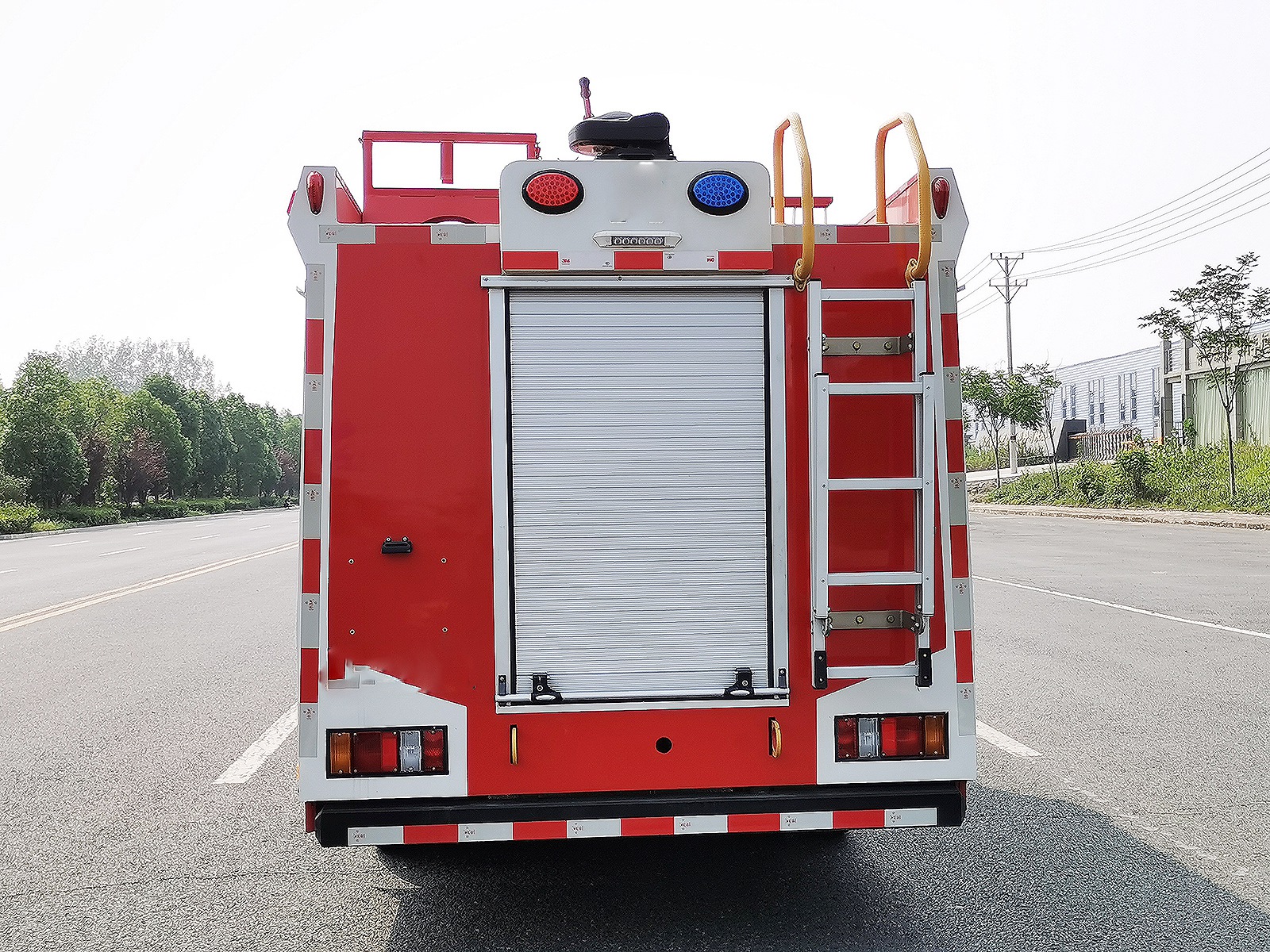 江鈴順達2.5立方水罐消防車