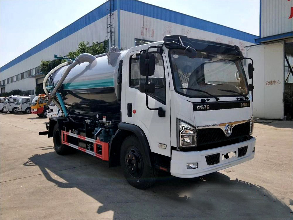 8方東風D7 吸污車